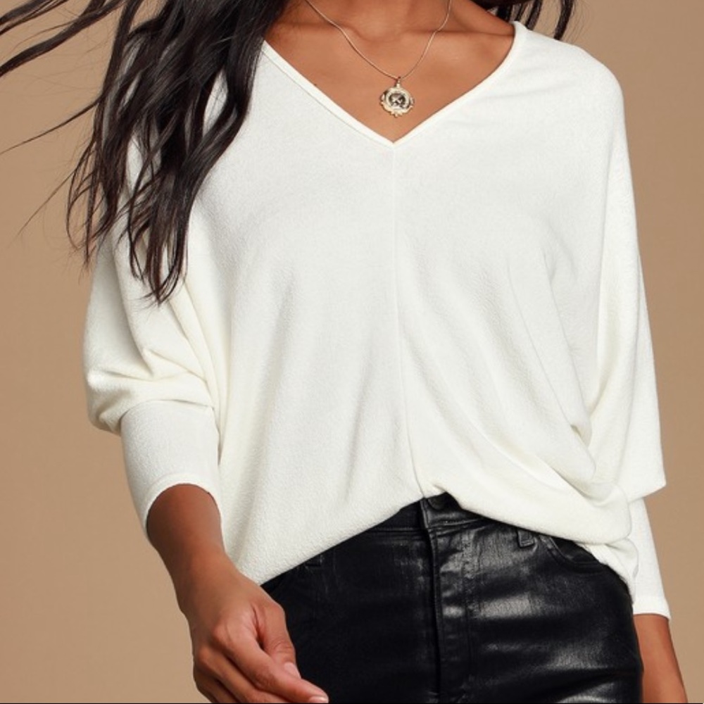 Ivory v-neck dolman sleeve top (Lulu’s) - size S
